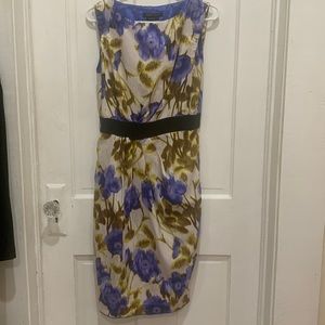 BCBGMaxZaria size 8 floral satin inseam dress